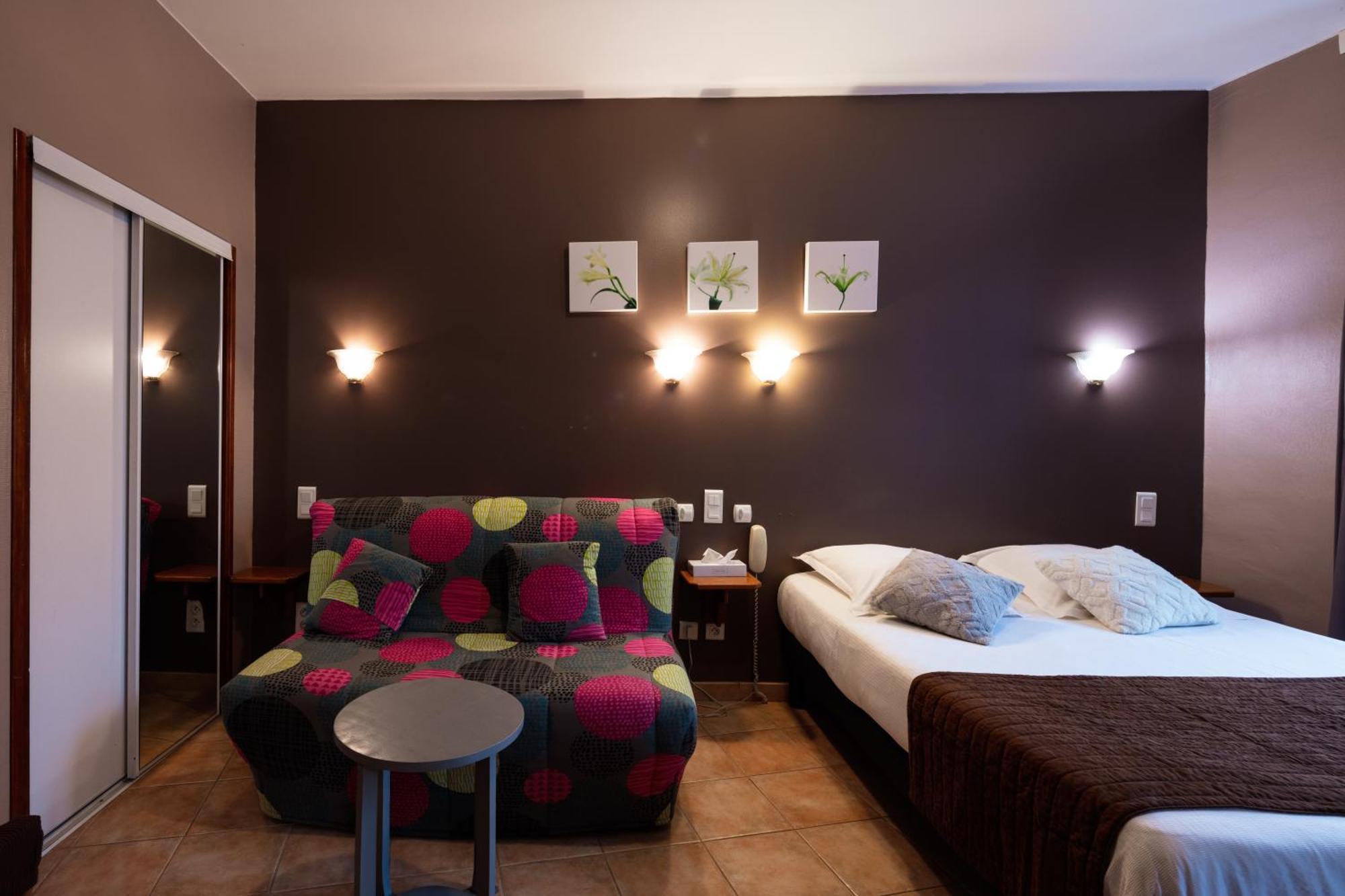 Logis Hotel Restaurant De La Paix Lodeve Exterior photo