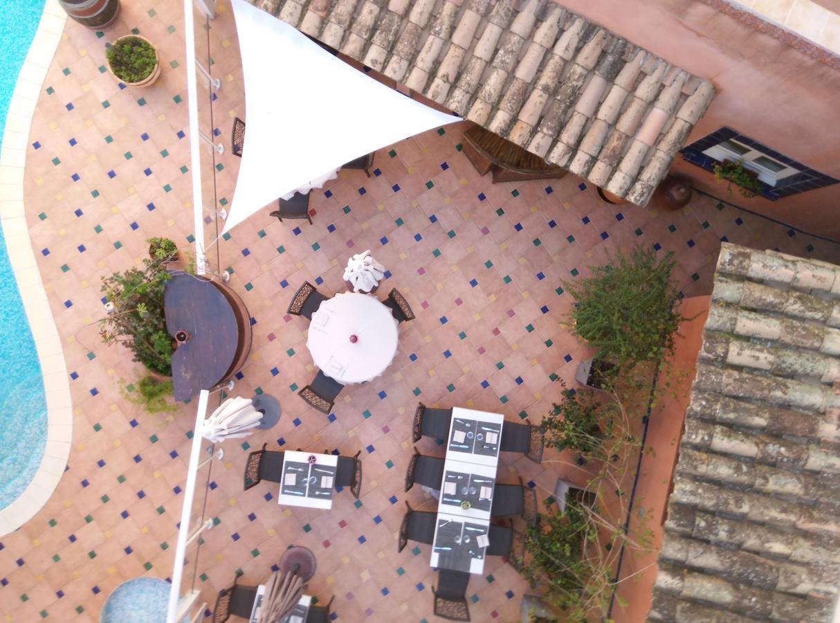 Logis Hotel Restaurant De La Paix Lodeve Exterior photo