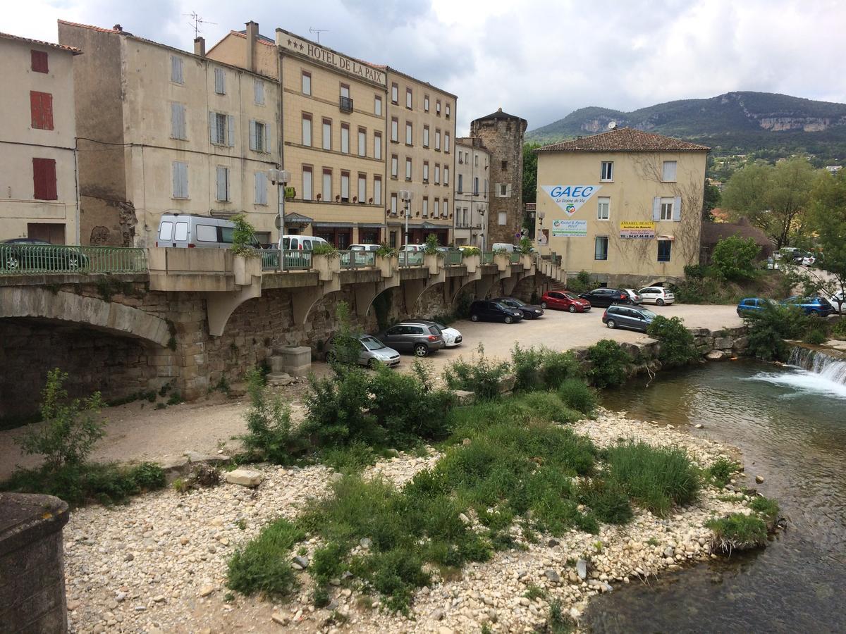 Logis Hotel Restaurant De La Paix Lodeve Exterior photo