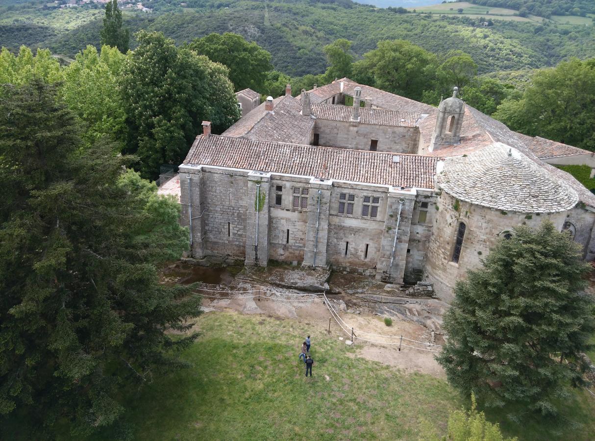 Logis Hotel Restaurant De La Paix Lodeve Exterior photo
