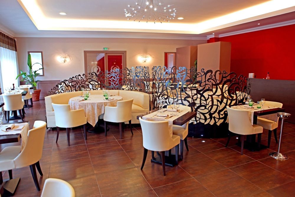 Logis Hotel Restaurant De La Paix Lodeve Exterior photo