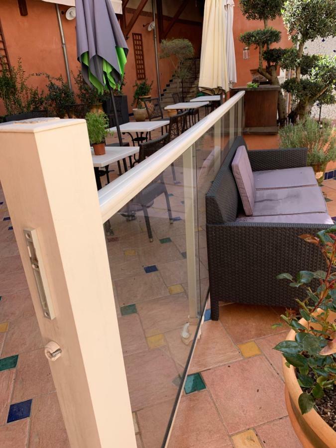 Logis Hotel Restaurant De La Paix Lodeve Exterior photo